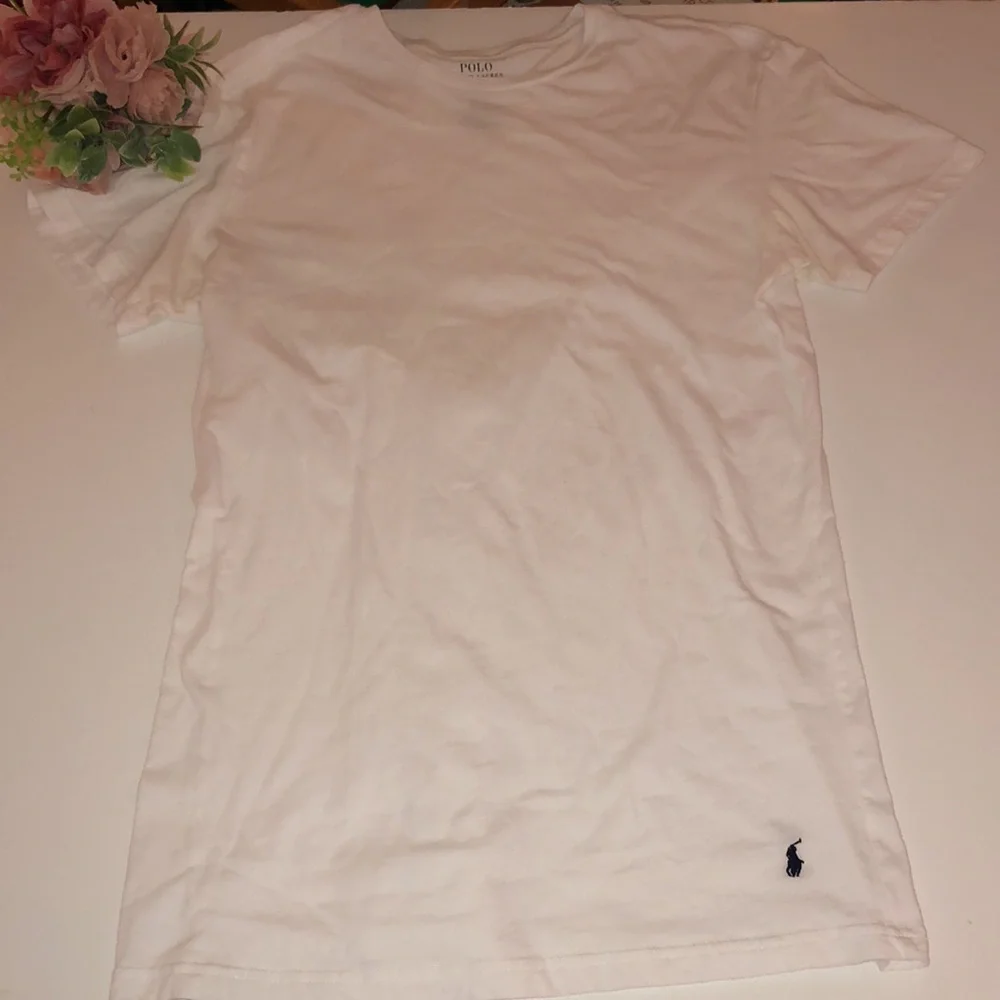 Polo Ralph Lauren Basic White T Shirt Polo T Shirt Large Logo along bottom